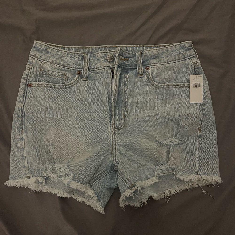 New with Tags! Size 6 Old Navy OG Straight distressed denim shorts
